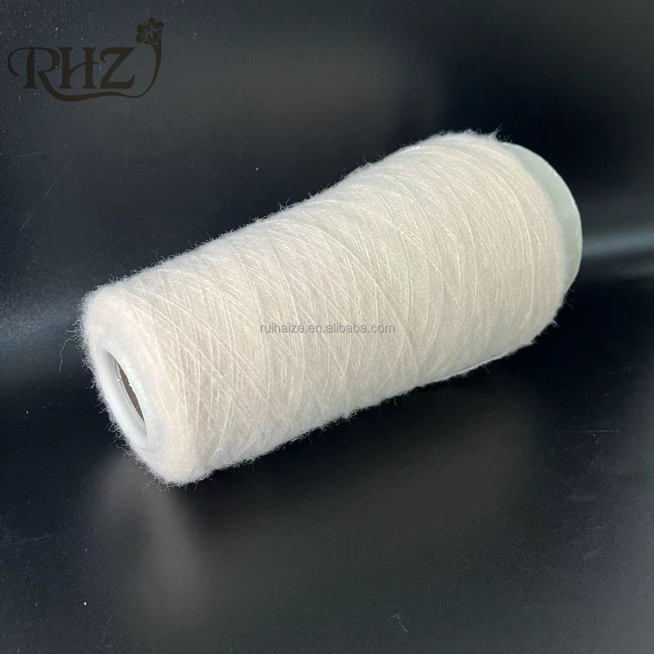 Poliester svrštena pređa: Svestrani materijal koji pokreće moderni tekstil
